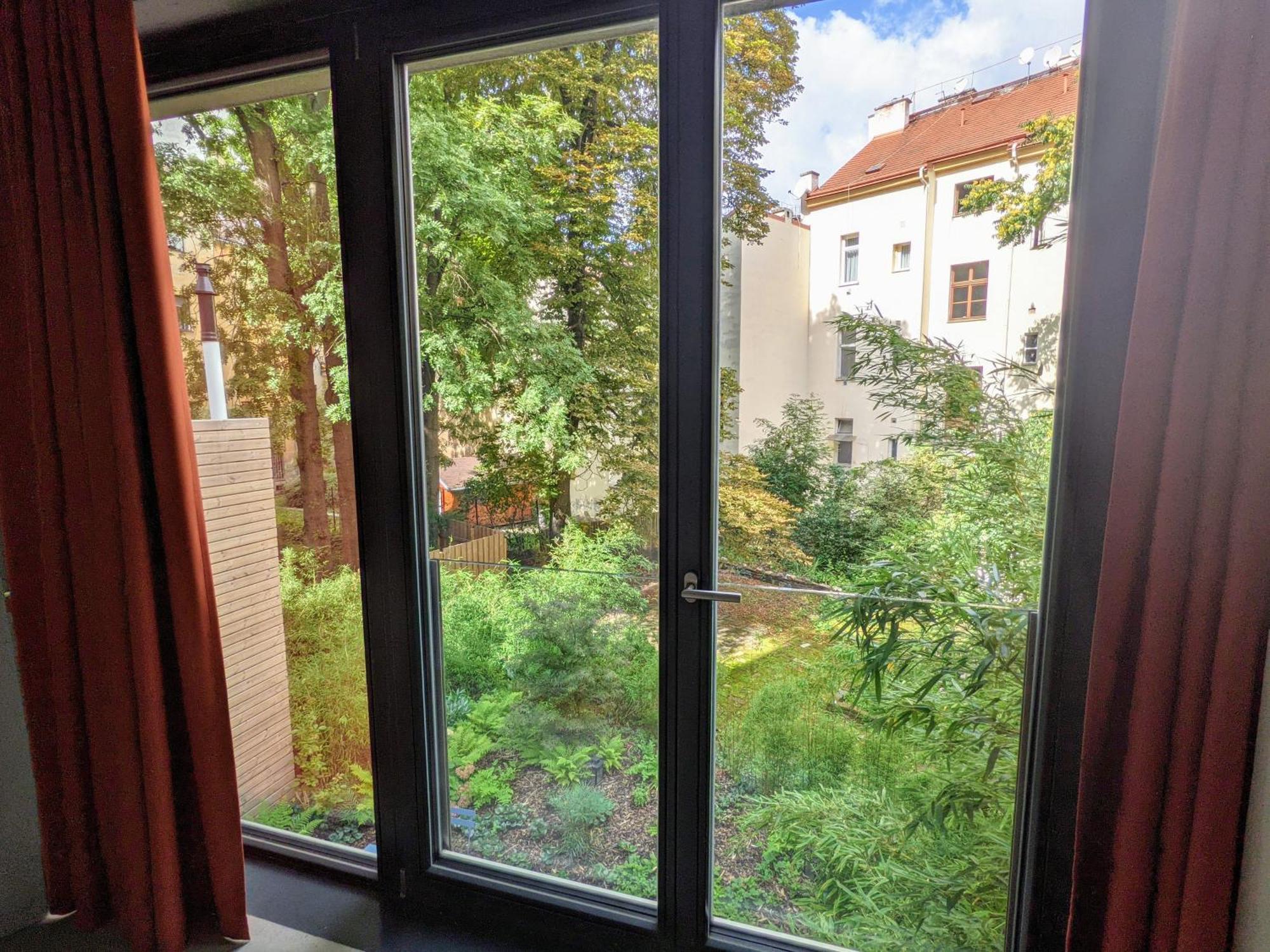 Romantic And Atypical Apartments In Prague'S Montmartre Екстериор снимка