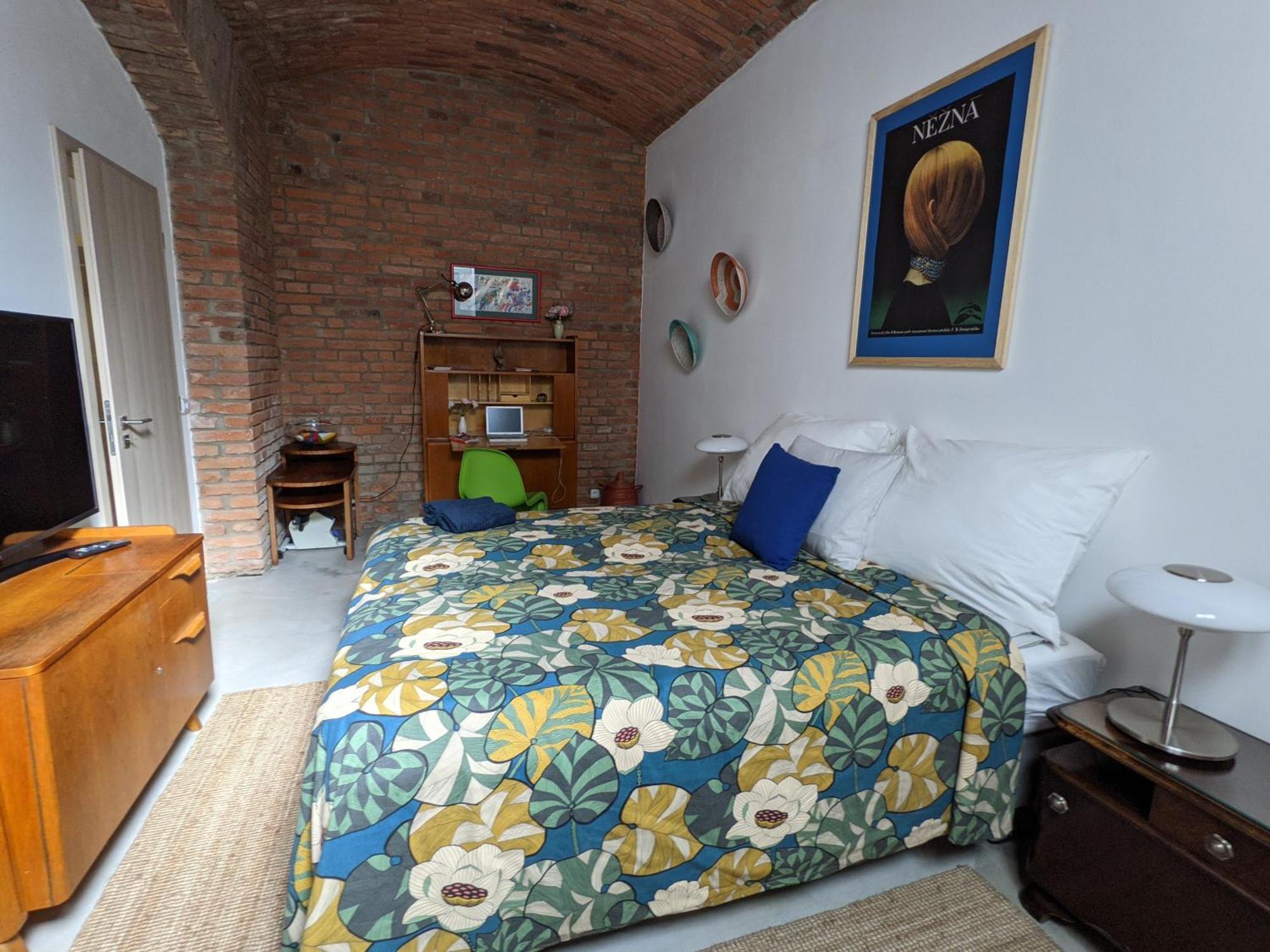 Romantic And Atypical Apartments In Prague'S Montmartre Екстериор снимка